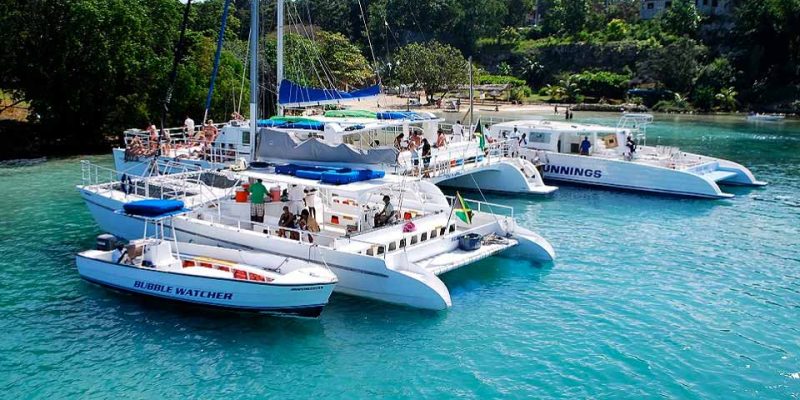 mahogany_beach_coolrunings_boats